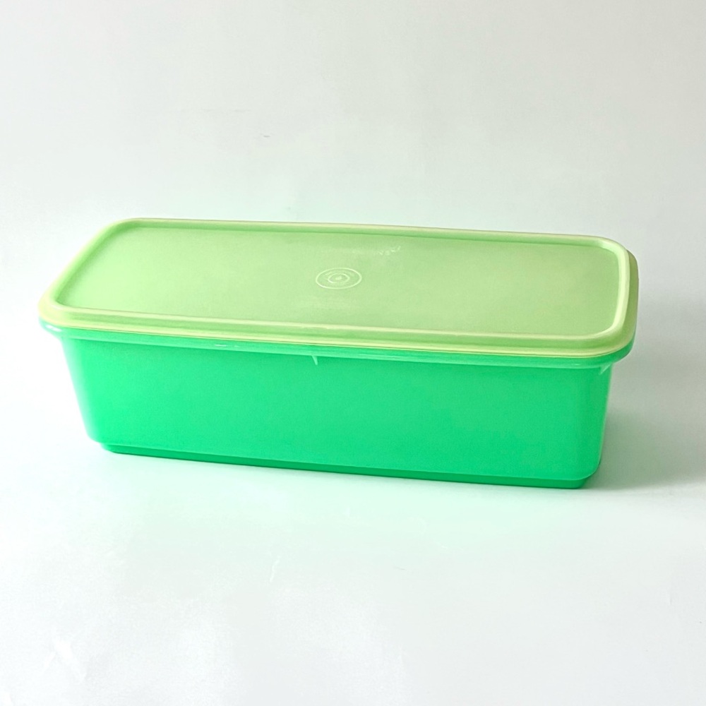 Vintage Tupperware vegetable container